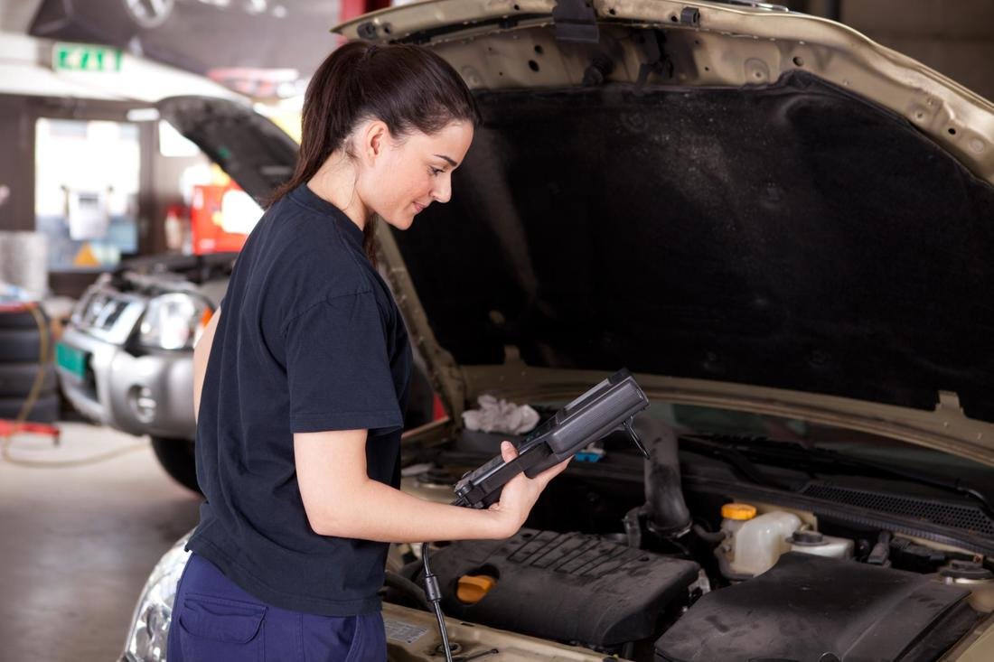 mobile mechanic woman woman technician